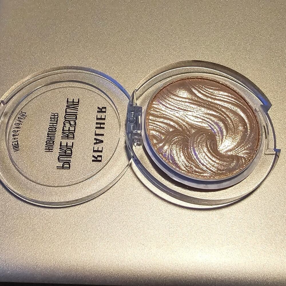 REALHER PURE RESOLVE HIGHLIGHTER NEW IN BOX